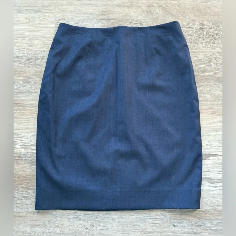 Boss Hugo Boss Vilina1 pencil skirt, size 6. An elegant skirt made from
